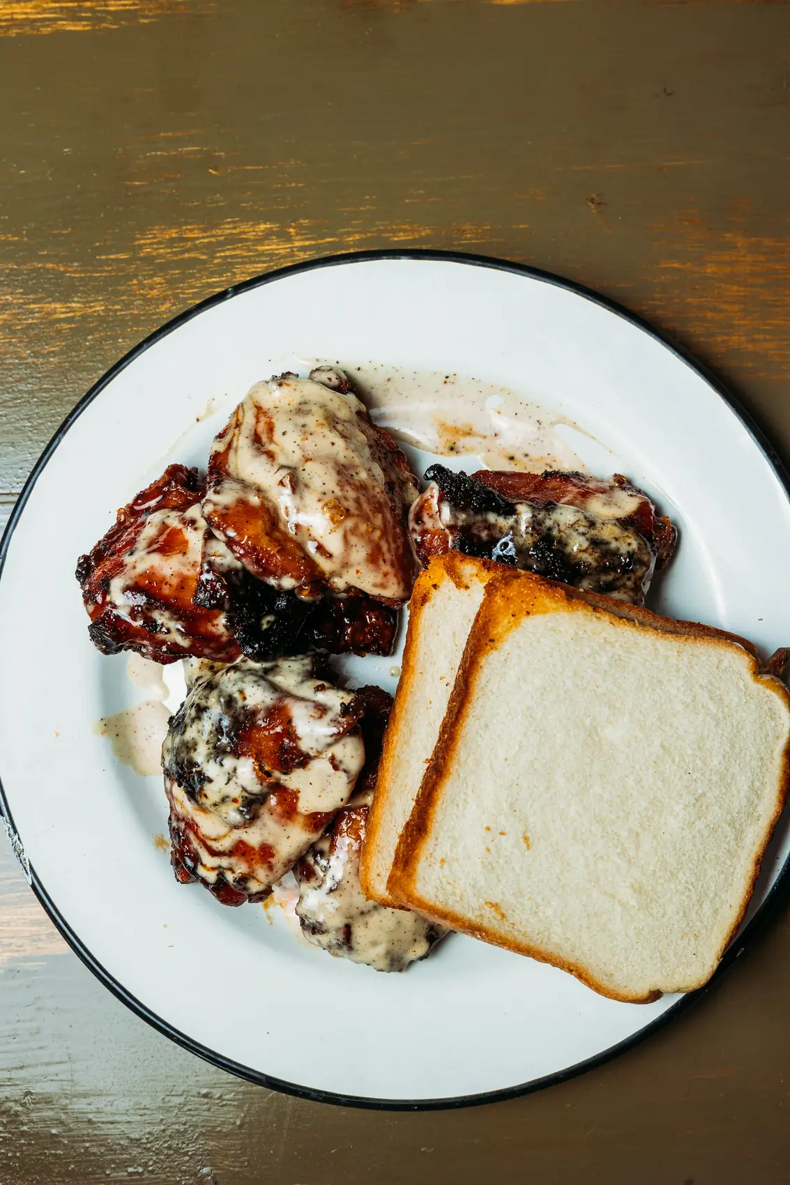 Smoked chicken with Alabama white sauce and white bread